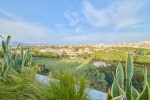 Ático Mediterráneo de Lujo en 1ª Línea de Golf