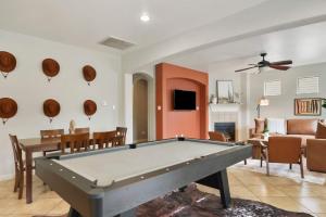 Cozy 5BR Getaway Pool Games Sleeps 18