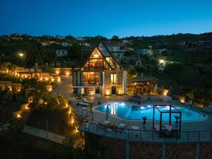 Sunrise House - Swimming Pool