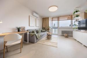 Central Old Town Studio with Balcony near Danube