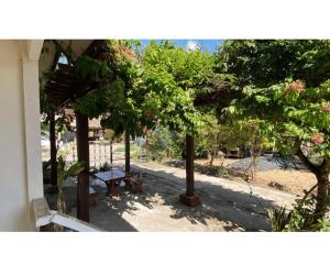 Johnny Guesthoues and Restaurant