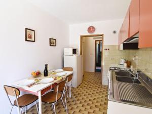 Apartment Wohnung in der Nähe des Strandes Basanija by Interhome