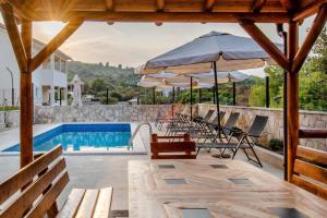 Luxury apartments Alkar with swimming pool