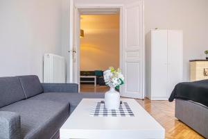 Vibrant 3BR near AKH Hospital - Perfect for Groups