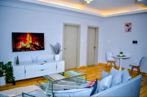 Prime Westlands 1BR Opposite GTC, JW Marriott & Kempinski - Gym, Pool & City Views