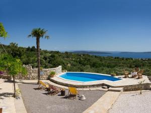 Holiday Home in Kaštel Lukšić mit großer Terrasse und Bergblick by Interhome