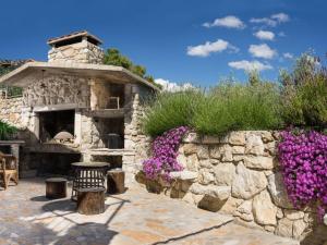 Holiday Home in Kaštel Lukšić mit großer Terrasse und Bergblick by Interhome