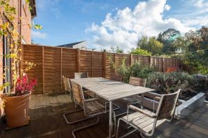 Garden, Driveway, Private, Nr Windsor & Great Park