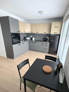 Quiet Spacious Business Suite with On-Site Parking