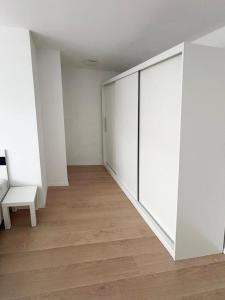 Quiet Spacious Business Suite with On-Site Parking