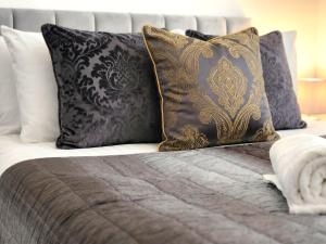 Modern 1-bed Apartment, Sleeps 4, Free Parking, Netflix, WiFi, New build