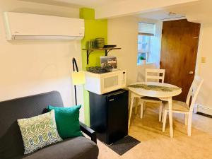 Private & Cozy Suite in North Asheville
