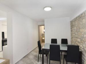 Apartment Wohnung Fenix 1 by Interhome
