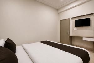 Hotel SSD - A Budget Friendly Hotel #Near Prem Mandir #Lift #Ac Rooms #Near Gol Chowk