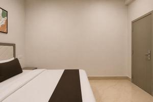 Hotel SSD - A Budget Friendly Hotel #Near Prem Mandir #Lift #Ac Rooms #Near Gol Chowk