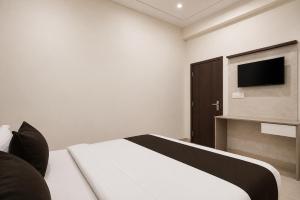 Hotel SSD - A Budget Friendly Hotel #Near Prem Mandir #Lift #Ac Rooms #Near Gol Chowk