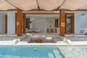 Luxury 2BR Villa Rosy Pool & Sunken Lounge Canggu