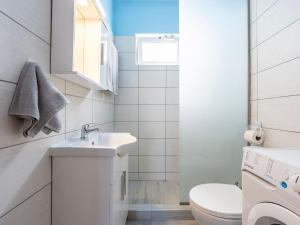 Holiday Home in einem Olivenhain in Strandnähe by Interhome