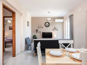 Holiday Home in einem Olivenhain in Strandnähe by Interhome