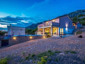 Holiday Home Meerblick Ferienvilla Haus Lucija mit Pool by Interhome