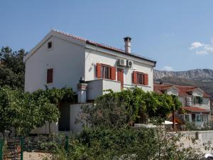 Holiday Home Haus in Mravince mit Whirlpool und Garten by Interhome