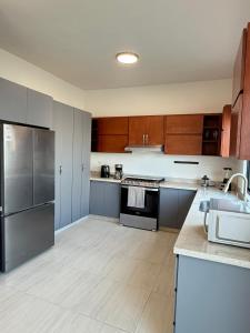Casa Fragata Family Retreat with Pool & BBQ 10 minutes from the airport