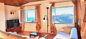 Antica casa in pietra vista mare