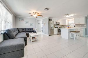 Canal-Front Oasis in Hudson: Patio + Private Dock!