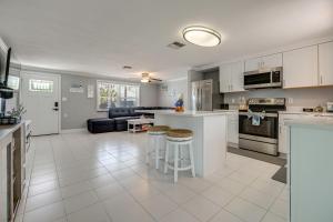 Canal-Front Oasis in Hudson: Patio + Private Dock!