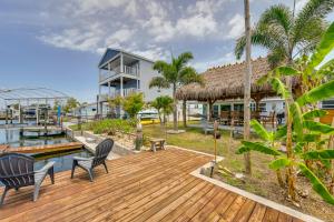 Canal-Front Oasis in Hudson: Patio + Private Dock!