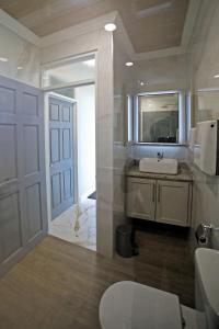 3BR Modern Villa w Private Pool & Fire Pit