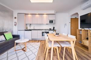 Neu renoviertes Apartment Sabine mit seitlichen Meerblick