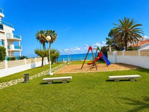 Apartamento Caleta en Dénia primera línea con pista de pádel, piscina y vistas al mar by Family Homes Rentals