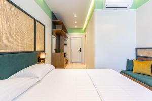 Santorini Luxury Room 5 - Beach Access, Parking and more