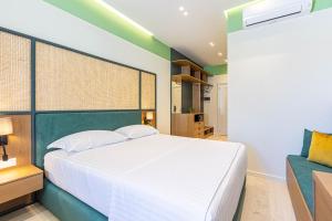 Santorini Luxury Room 5 - Beach Access, Parking and more