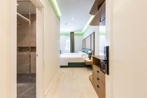 Santorini Luxury Room 5 - Beach Access, Parking and more