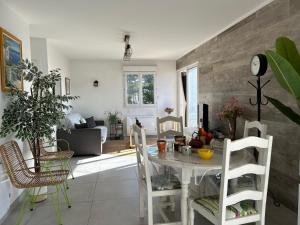 Superbe T4, 1er étage, 6 couchages, parkings, proche plage