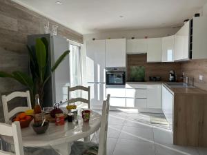 Superbe T4, 1er étage, 6 couchages, parkings, proche plage