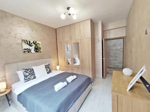 Central 2BDR Stay with Parking for 4 people