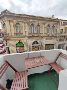 Central 2BDR Stay with Parking for 4 people