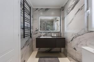 Charming Townhouse Shkodër Central Stay by PikHost