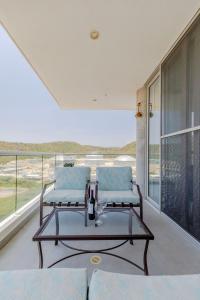 2 Dormitorios, terraza y vista al mar Caribe