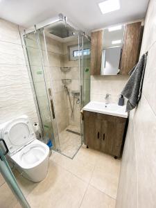 Neos Kosmos Living Space 200m from Metro