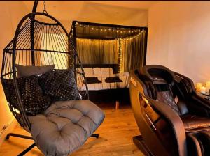Luxury Luton airport 10 Mins retreat 4 Poster bed Massage Chair ,Jacuzzi Bath,Large Balcony,24 Hour Check In ,Luton Station walking distance CONTRACTORS WELCOME,COUPLES,PROFESSIONALs