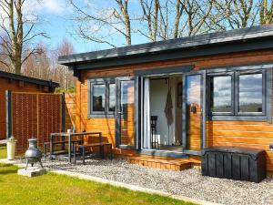 Bumblebee Cabin - Uk45403