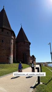 10 METRÓW OD ZAMKU Malbork