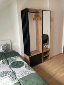 Einzimmer-Apartment Braun