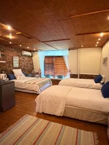 Esperanza Room M