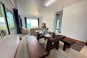Lovely 2-Bedroom House with Patong Sea View