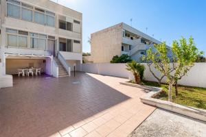 Lupino House